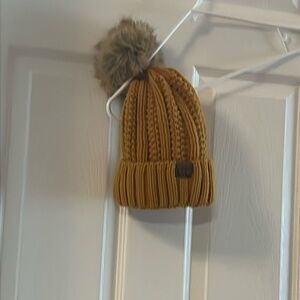 C C Brand Women’s OS Pom Pom Beanie